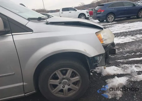 2010 Chrysler Town & Country Touring from USA, damaged, VIN 2A4RR5D19AR305396